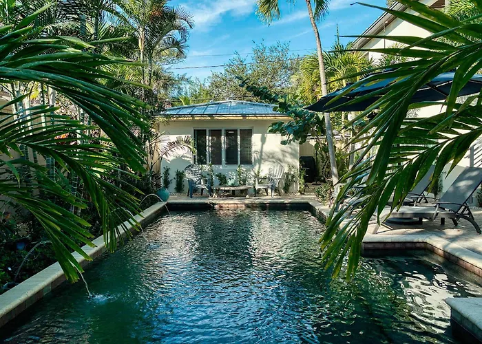 Charming Studio W Pool One Mile To Beach Pets Welcome