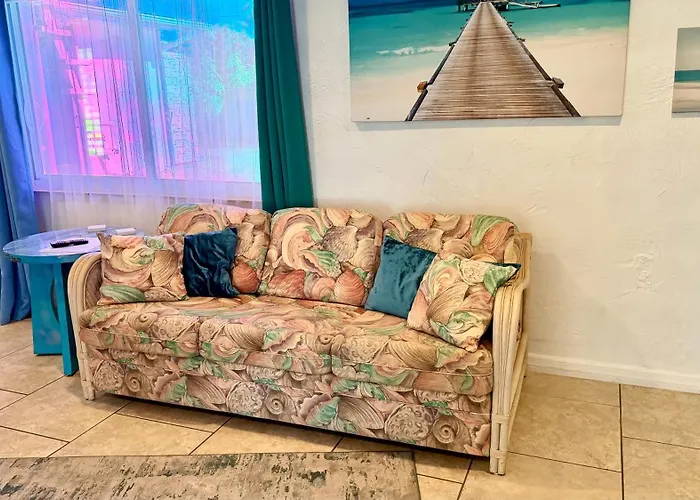 Close To Beaches With Hot Tub And Large Garden
