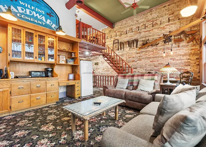 Historic Hardware Loft | 2 Blocks To Downtown
