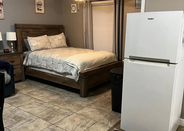 Just Like Being At Home- Newly Renovated Unit