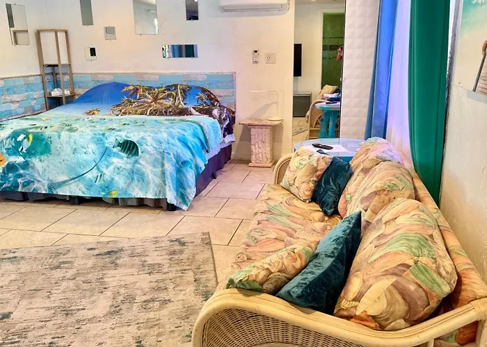 Close To Beaches With Hot Tub And Large Garden
