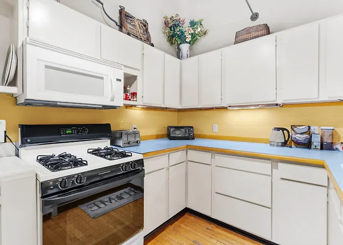 Historic Loft W/ Private Deck, 2 Blocks To Dtwn
