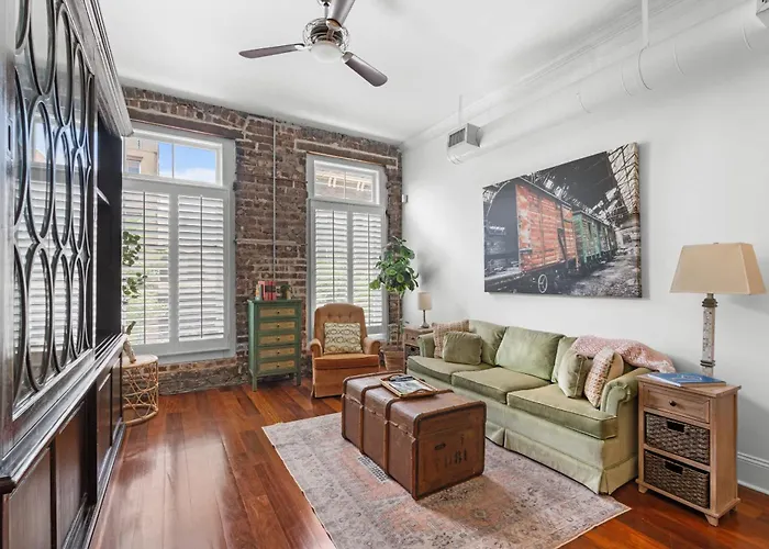 Knockout Loft- Near Plant Riverside