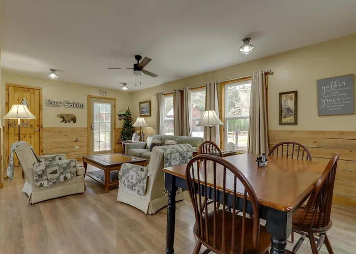 10 Mi To Dollywood: Cozy Apt W/ Shared Fire Pit