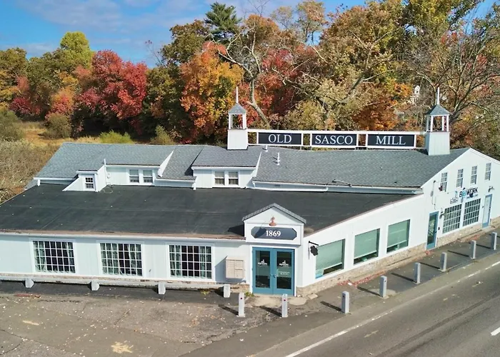 2Br Flat Above Historic Cider Mill