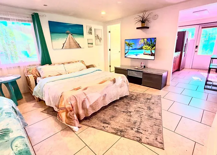 Close To Beaches With Hot Tub And Large Garden