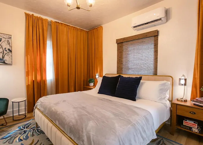 Oakdale Suites - Master Property