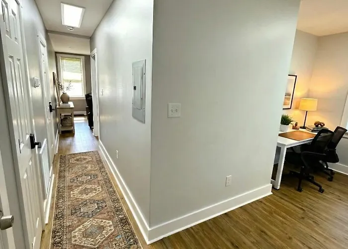 Cozy Walk Up King Bed Fast Wifi