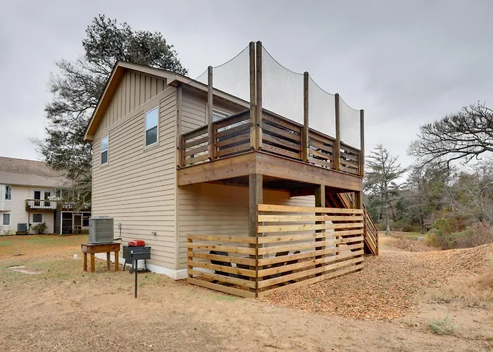 Kitty Hawk Apartment W/ Hot Tub - 1 Mi To Beach!