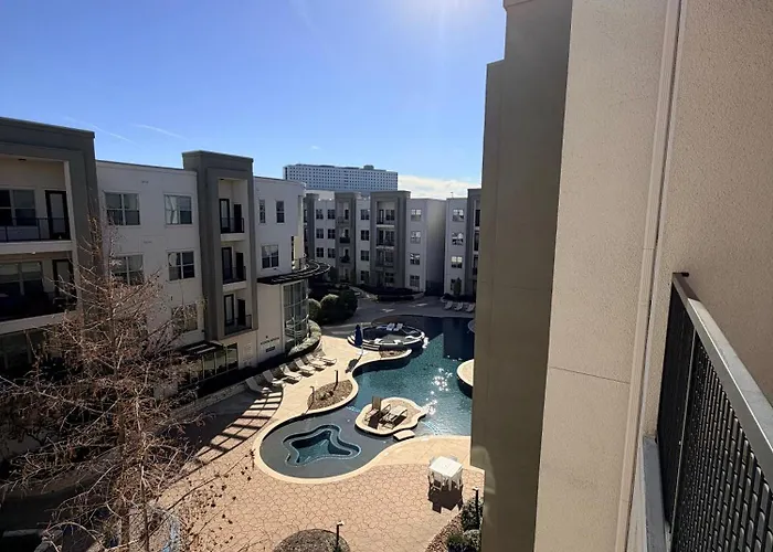 Pool View! Near Dallas Love Field! Medical District! Downtown Dallas!