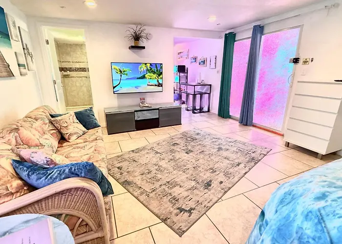 Close To Beaches With Hot Tub And Large Garden
