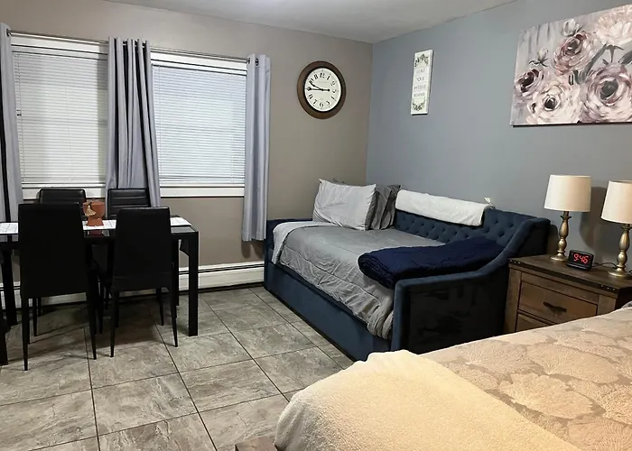 Just Like Being At Home- Newly Renovated Unit