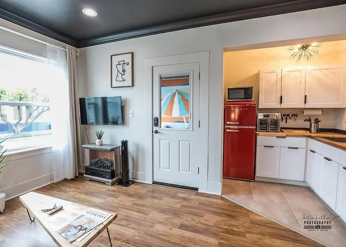 Downtown Dwelling 1616