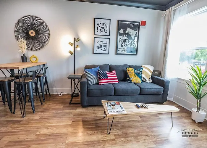 Downtown Dwelling 1616