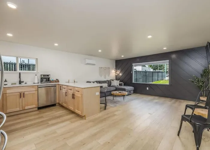 The Flats- Executive Suite-Downtown Cda