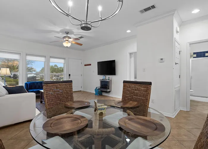 Steps From The Sand And Town Green - 2Br Coastal Retreat