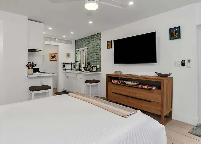 Charming Studio W Pool One Mile To Beach Pets Welcome