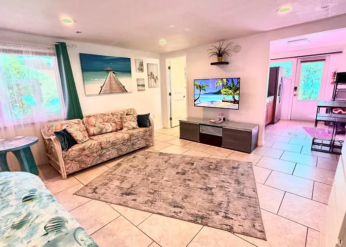 Close To Beaches With Hot Tub And Large Garden