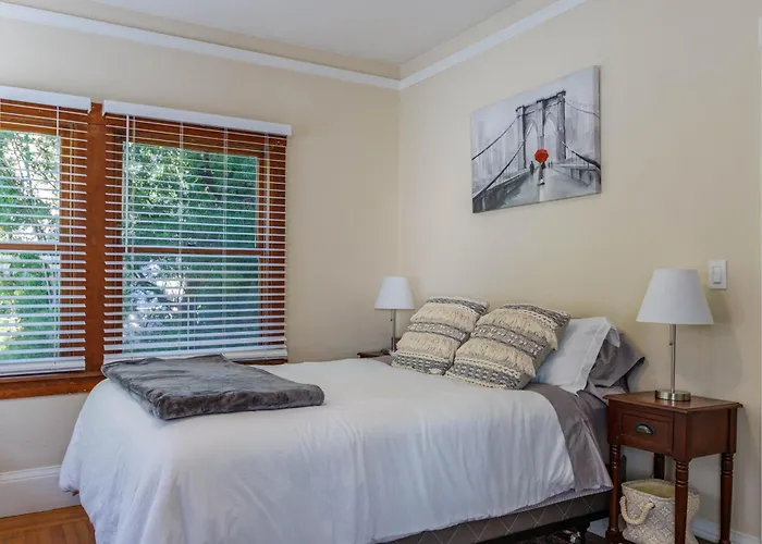 4 - Berkeley Private Apartment With Parking & Laundry