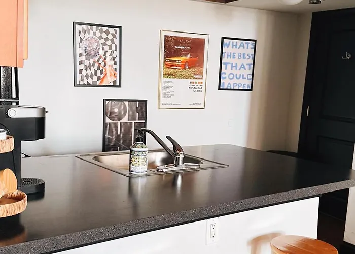 420 Friendly Boho Loft Downtown King Suite Free Parking