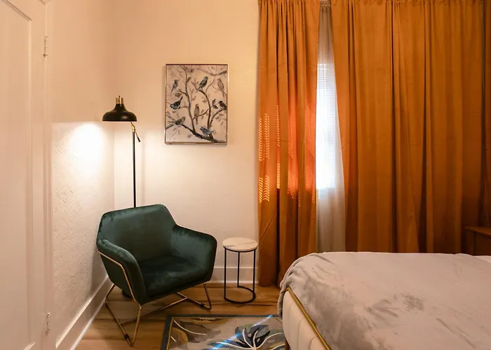 Oakdale Suites - Master Property