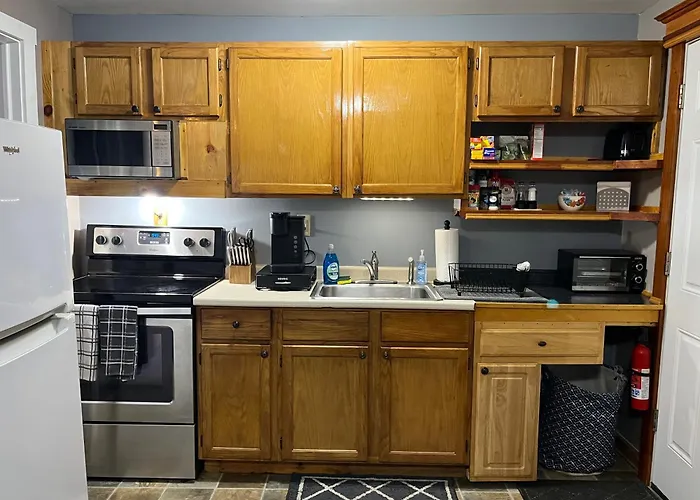 Just Like Being At Home- Newly Renovated Unit