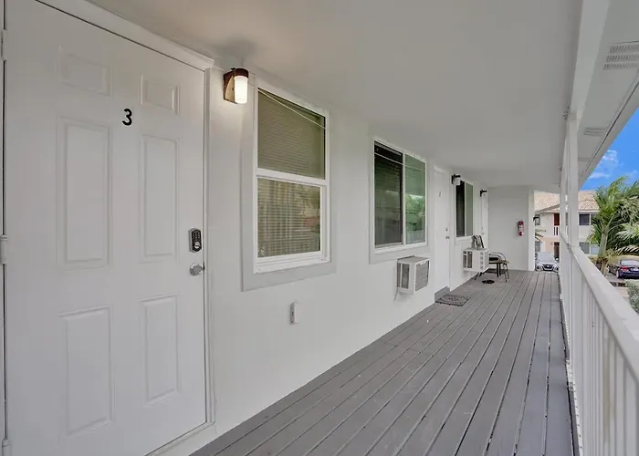 Coastal Charm Studio Beach House In Pompano Beach