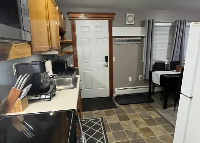 Just Like Being At Home- Newly Renovated Unit