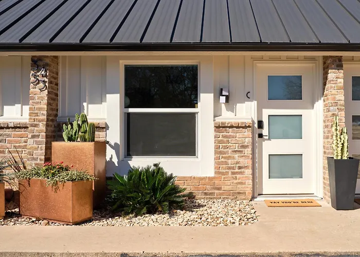 Midcentury Couples Designer Loft - Casa Tuya