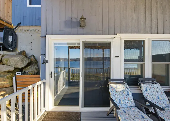 Riverside Retreat Waterfront Guest Suite