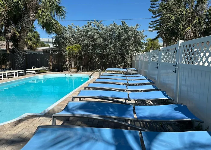2Bd 1Ba Sunset 2 3Mins To Beach!