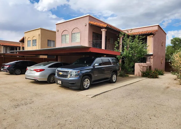 2-Bed Condo, Cook-Ready Kitchen, And Laundry, 5-8 Minutes From University Of Arizona And Downtown Tucson