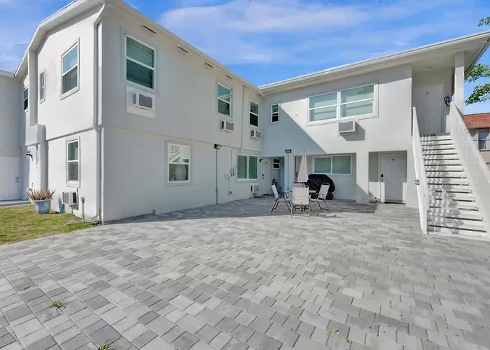 Coastal Charm Studio Beach House In Pompano Beach
