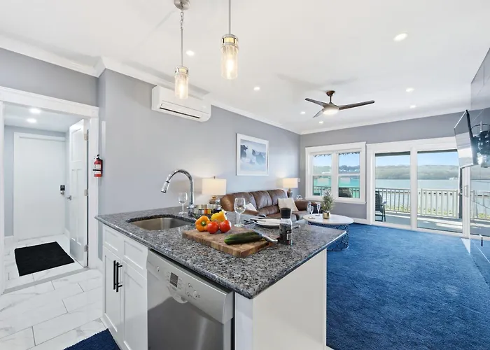 Riverside Retreat Waterfront Guest Suite
