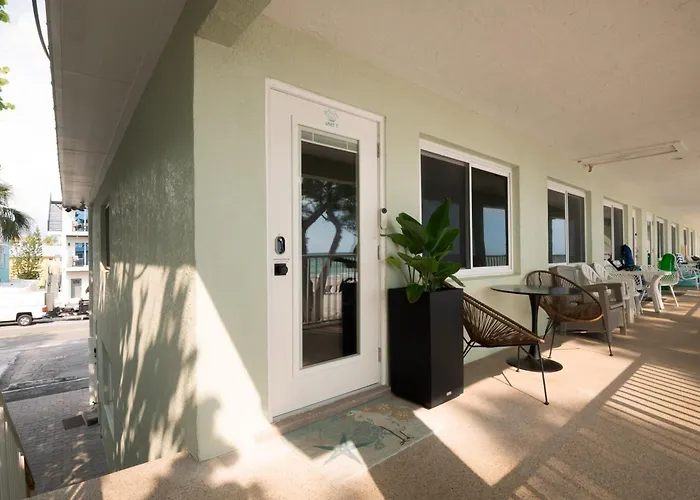 Beachfront Corner Condo With Sunset Gulf Views
