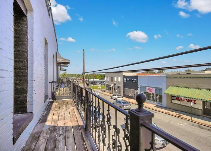 Downtown Loft - Above Bull & Barrel & Close To Georgia Southern