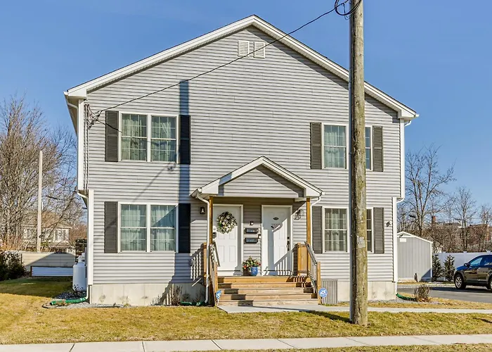 1 Mi To Mgm Springfield: Cozy Winter Duplex!