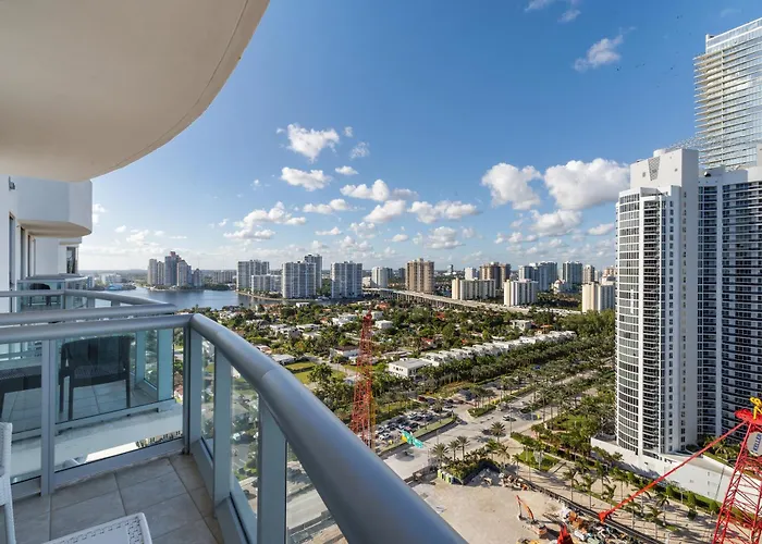 Luxury Penthouse Oasis - Oceanfront Views & Resort Perks