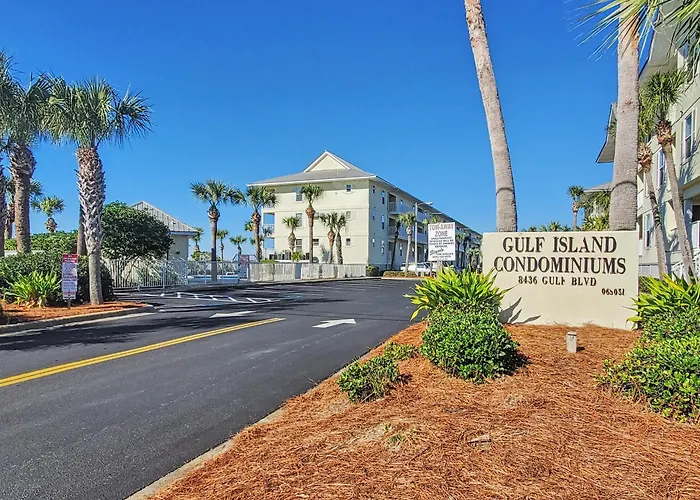 Navarre Beach Landing - Beach Gear Included - Walk To Beach - Sunset Views