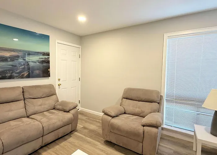 Bay Tree Lovely One Bedroom Condo