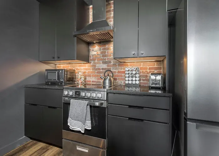 Derby City Plush Loft --- 6 Bed 4 Bath By Hollyhock Suites