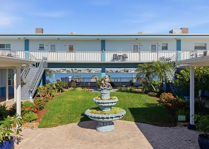 107 - Boat Dock- Bbq Walk To Beach Great Views