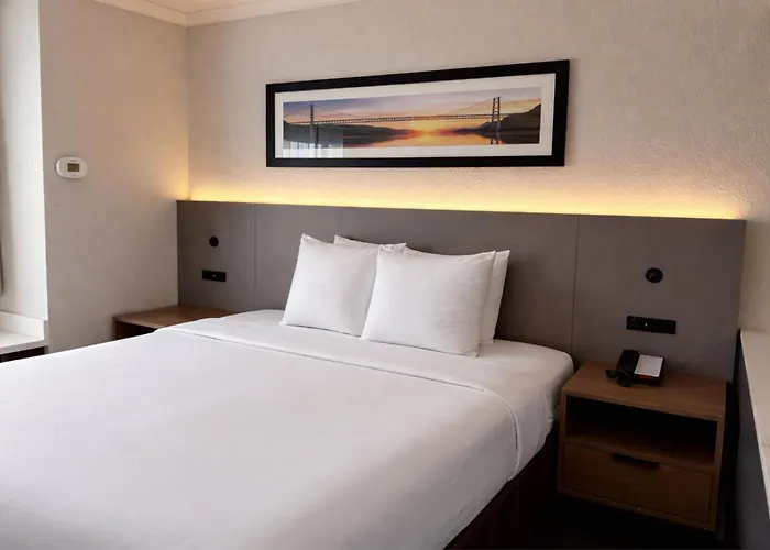Econo Lodge Inn & Suites Santa Rosa South