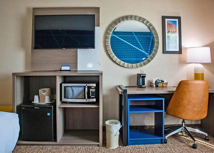 Comfort Inn & Suites Geneva- West Chicago