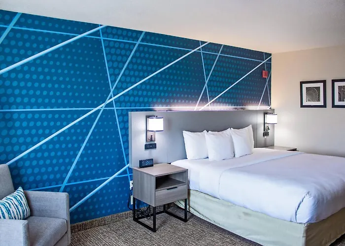 Comfort Inn & Suites Geneva- West Chicago