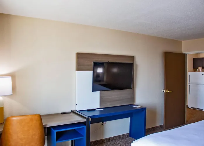 Comfort Inn & Suites Geneva- West Chicago