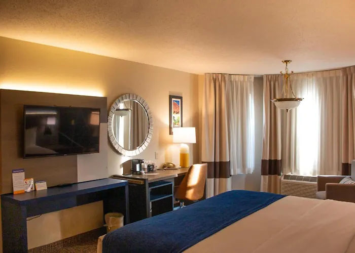Comfort Inn & Suites Geneva- West Chicago