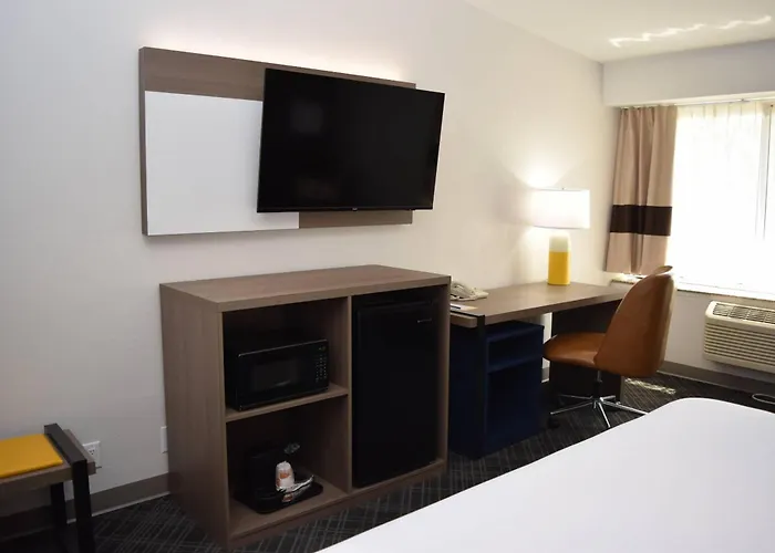 Comfort Inn & Suites Syracuse-Carrier Circle