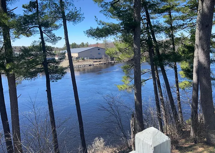 Milford Motel On The River