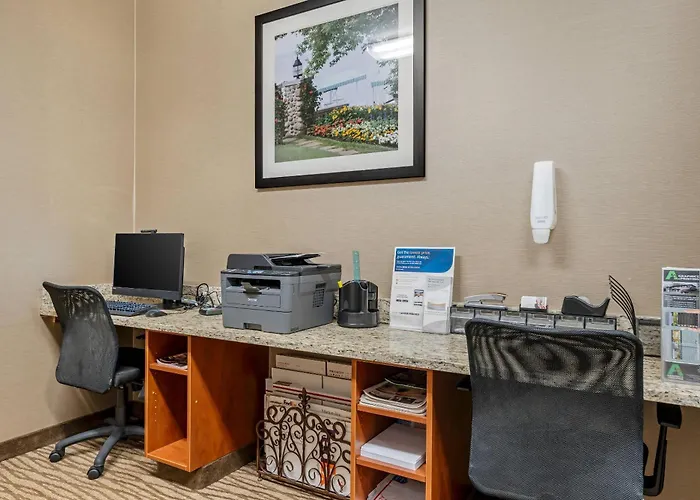 Comfort Suites Lake Geneva East